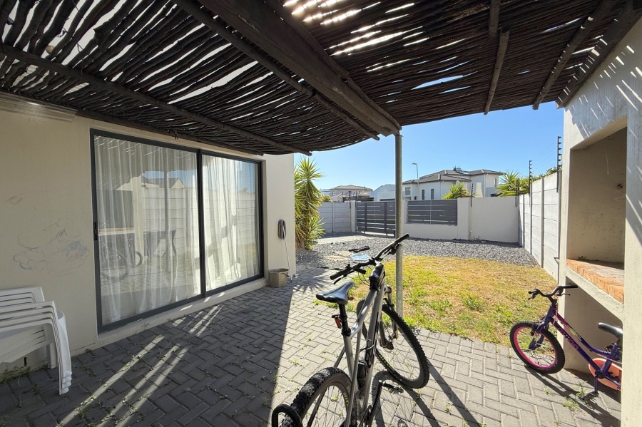 3 Bedroom Property for Sale in Parklands North Western Cape